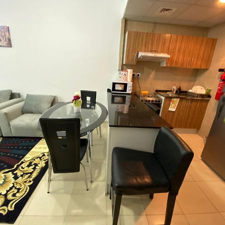 Lovely 1-Bedroom Apartment With Free Parking On Premises Ajman Bagian luar foto