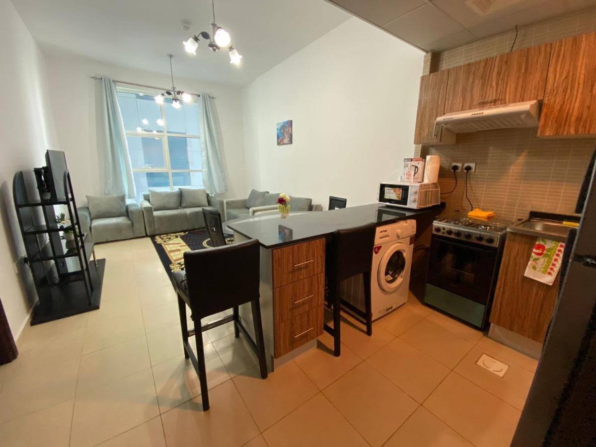 Lovely 1-Bedroom Apartment With Free Parking On Premises Ajman Bagian luar foto