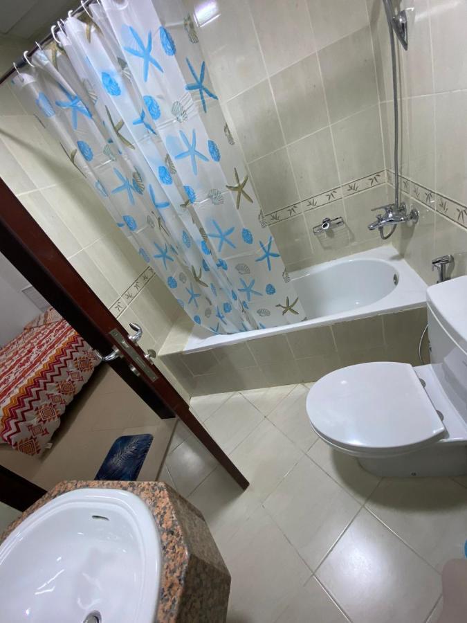 Lovely 1-Bedroom Apartment With Free Parking On Premises Ajman Bagian luar foto