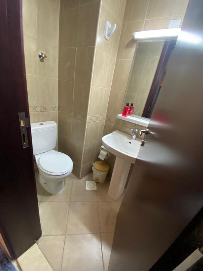 Lovely 1-Bedroom Apartment With Free Parking On Premises Ajman Bagian luar foto