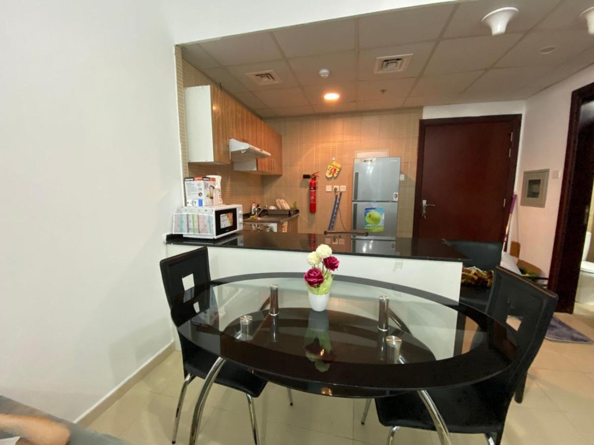 Lovely 1-Bedroom Apartment With Free Parking On Premises Ajman Bagian luar foto