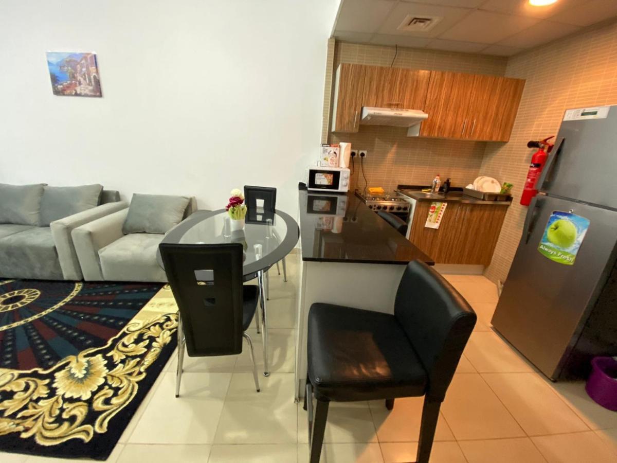 Lovely 1-Bedroom Apartment With Free Parking On Premises Ajman Bagian luar foto