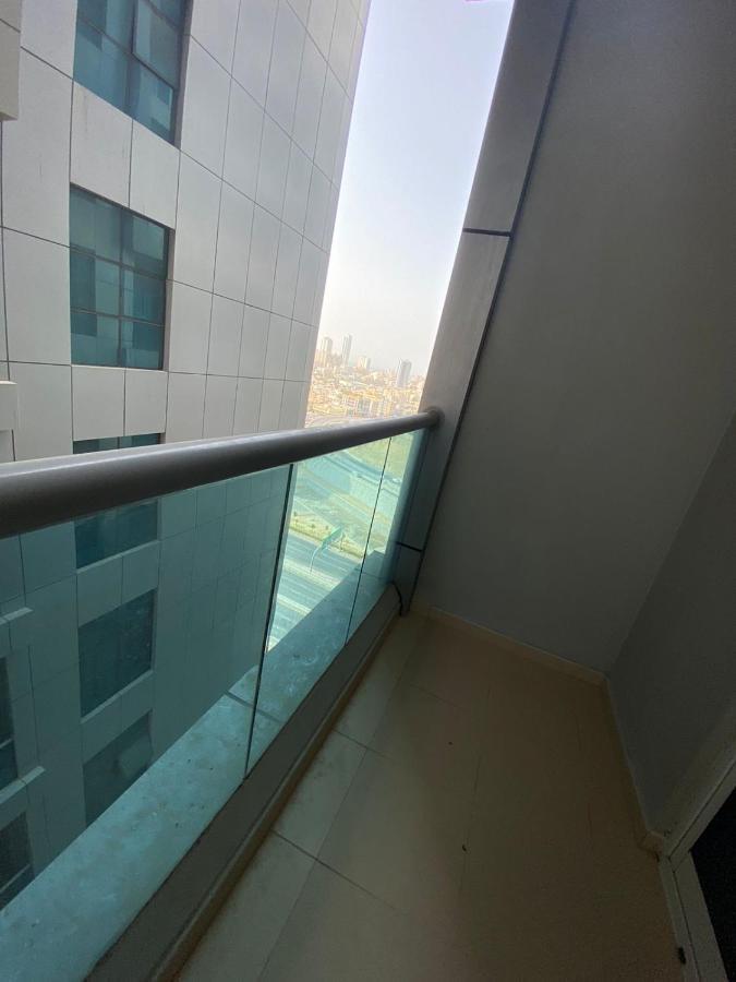 Lovely 1-Bedroom Apartment With Free Parking On Premises Ajman Bagian luar foto