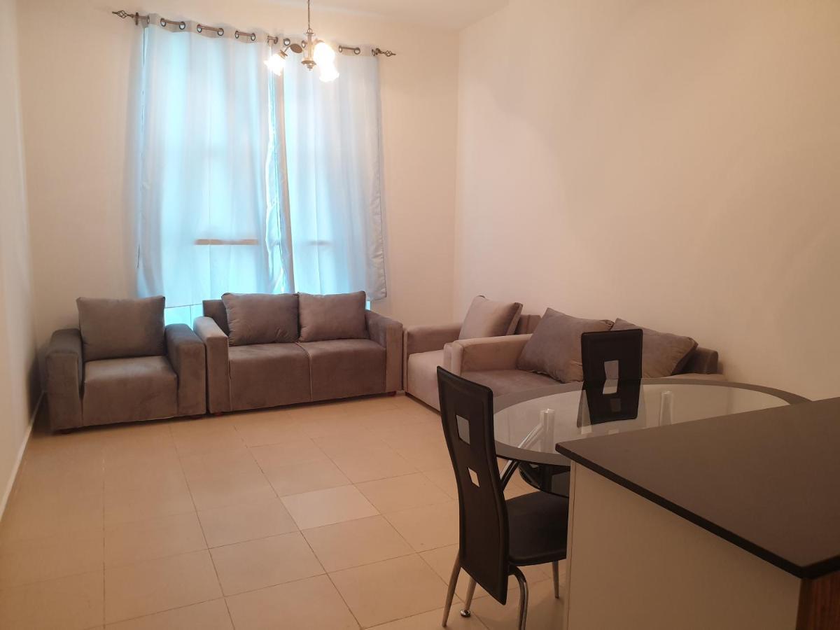 Lovely 1-Bedroom Apartment With Free Parking On Premises Ajman Bagian luar foto