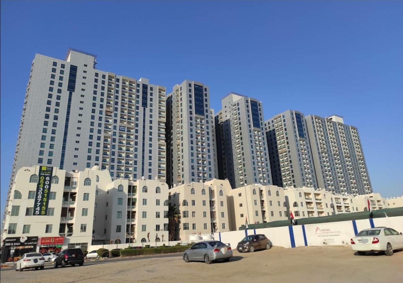 Lovely 1-Bedroom Apartment With Free Parking On Premises Ajman Bagian luar foto
